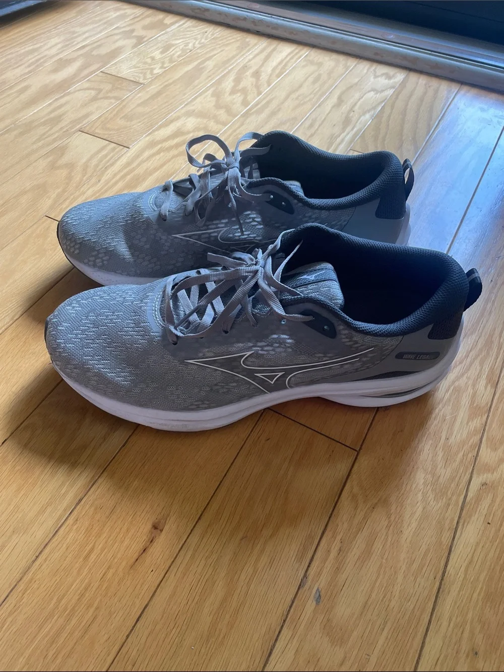 Mizuno Gray and White Men's Athletic Running Shoes 10.5
